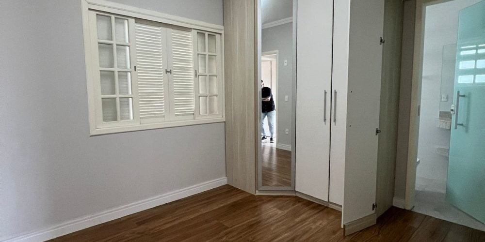 Maravilhoso sobrado 5 dormitórios no Villa Branca