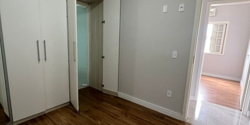 Maravilhoso sobrado 5 dormitórios no Villa Branca