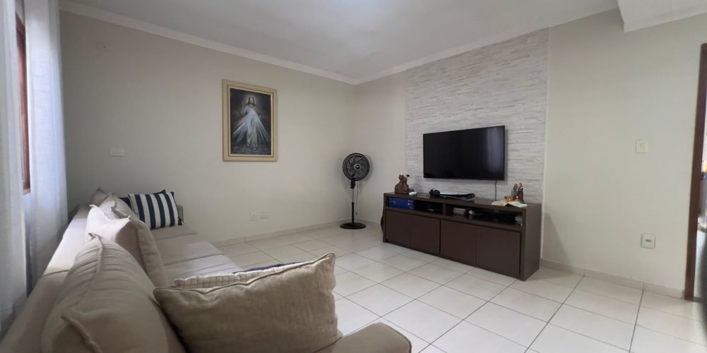 Sobrado em ótima localização no Villa Branca