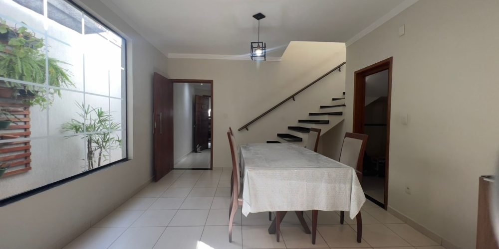 Sobrado em ótima localização no Villa Branca